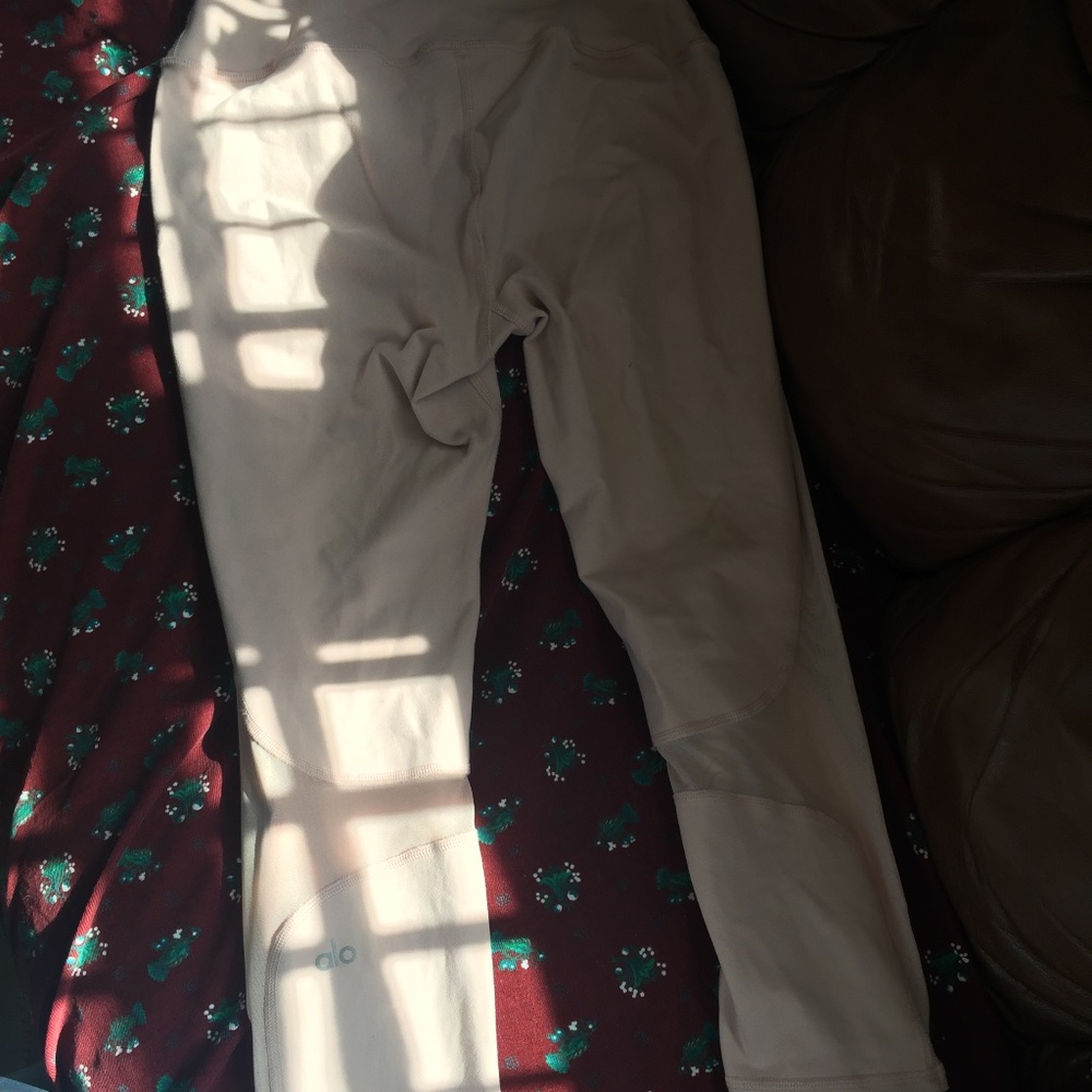 Alo High Waist Coast Capri - Picture 9 of 10